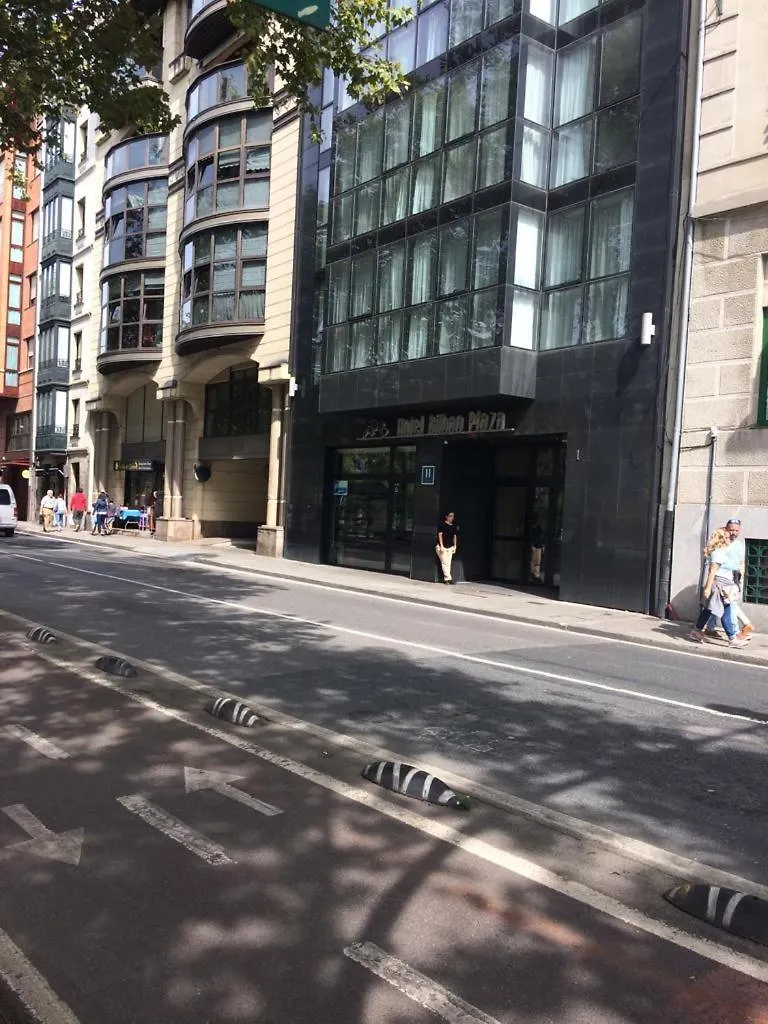 Piso Muy Centrico, Bien Equipado Con Parking. Daire Bilbao