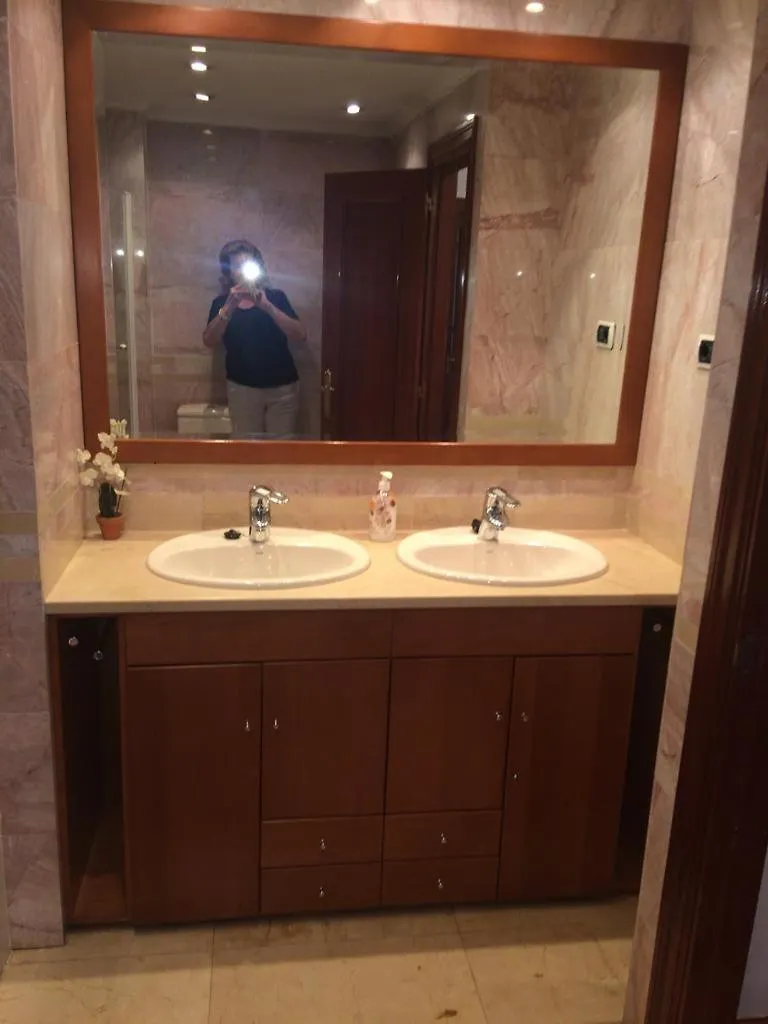Piso Muy Centrico, Bien Equipado Con Parking. Daire Bilbao