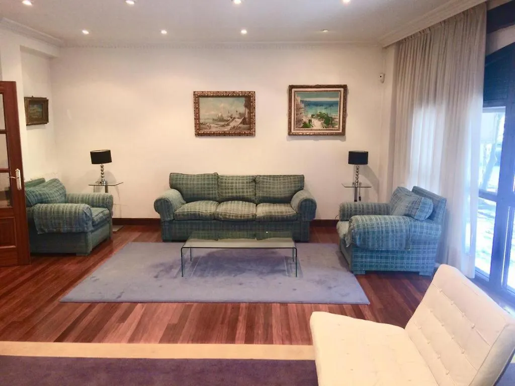 Piso Muy Centrico, Bien Equipado Con Parking. Daire Bilbao 0*,  İspanya